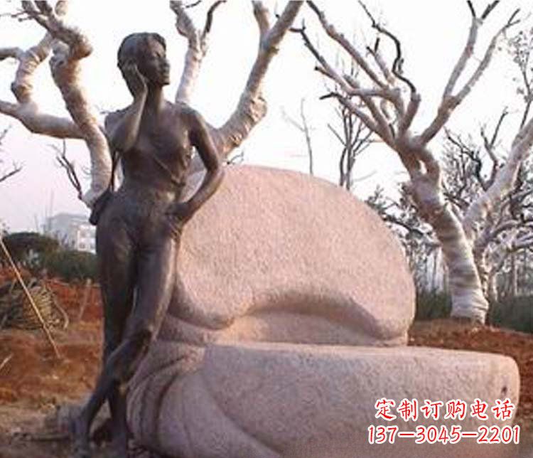 山东现代女人打电话铜雕