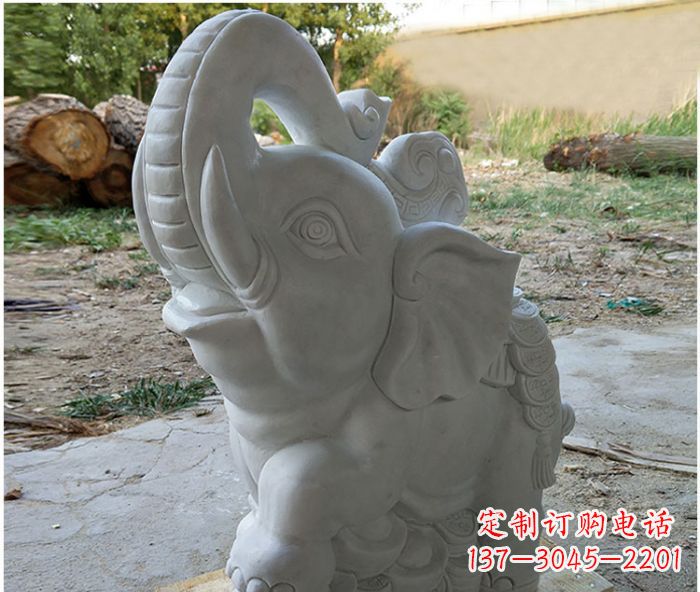 山东象鼻朝天脚踩元宝的大象石雕