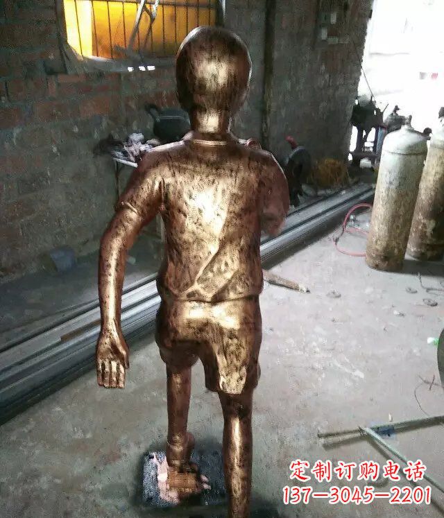 山东小孩跑步公园人物铜雕 (2)