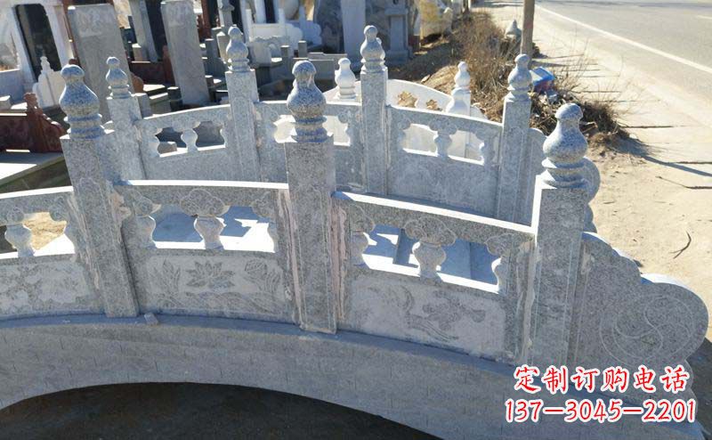 山东小区公园大理石拱桥
