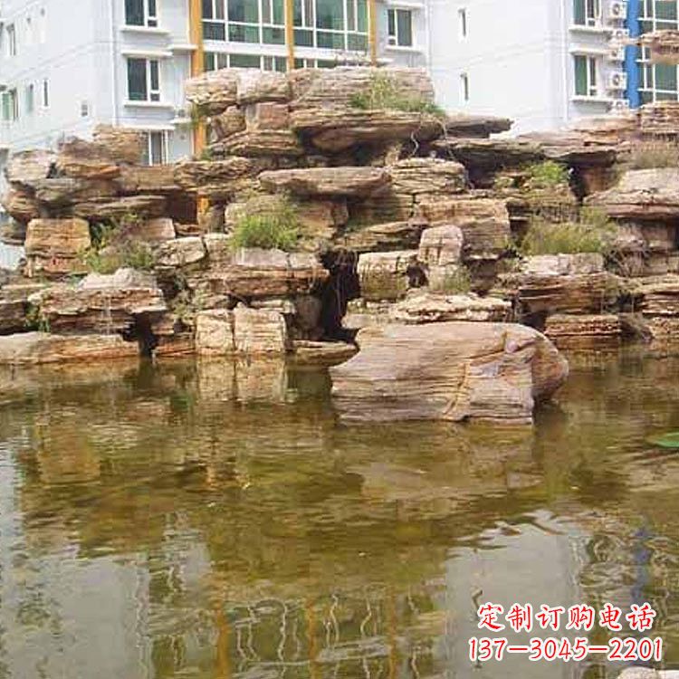 山东小区庭院假山鱼池