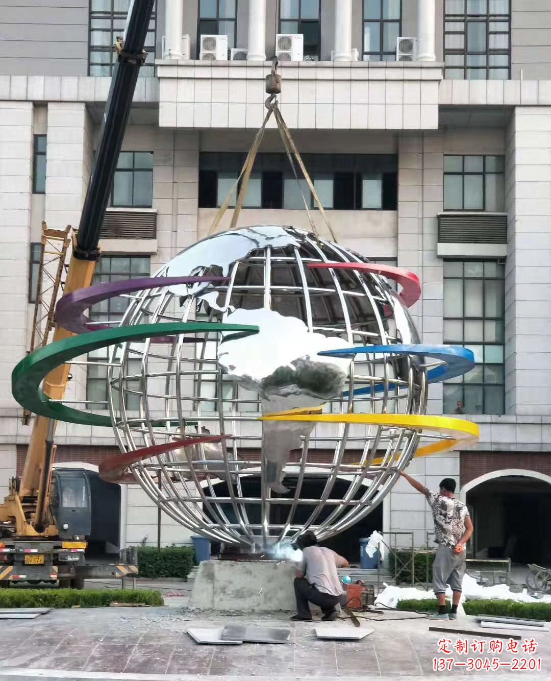 山东校园彩色不锈钢地球仪雕塑