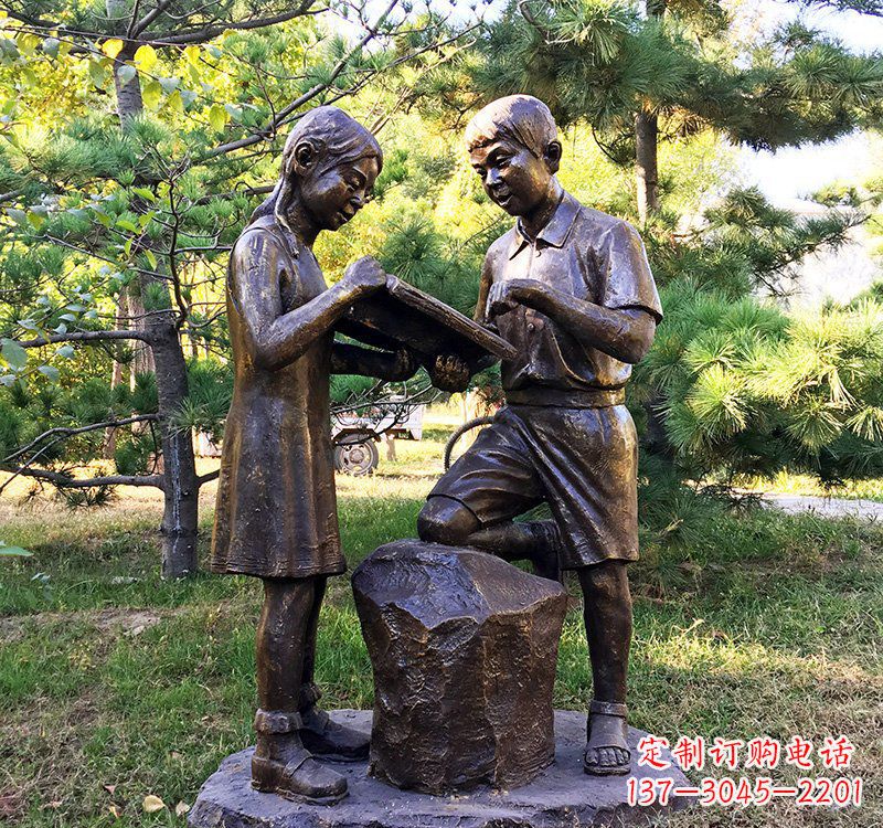 山东校园读书的学生铜雕