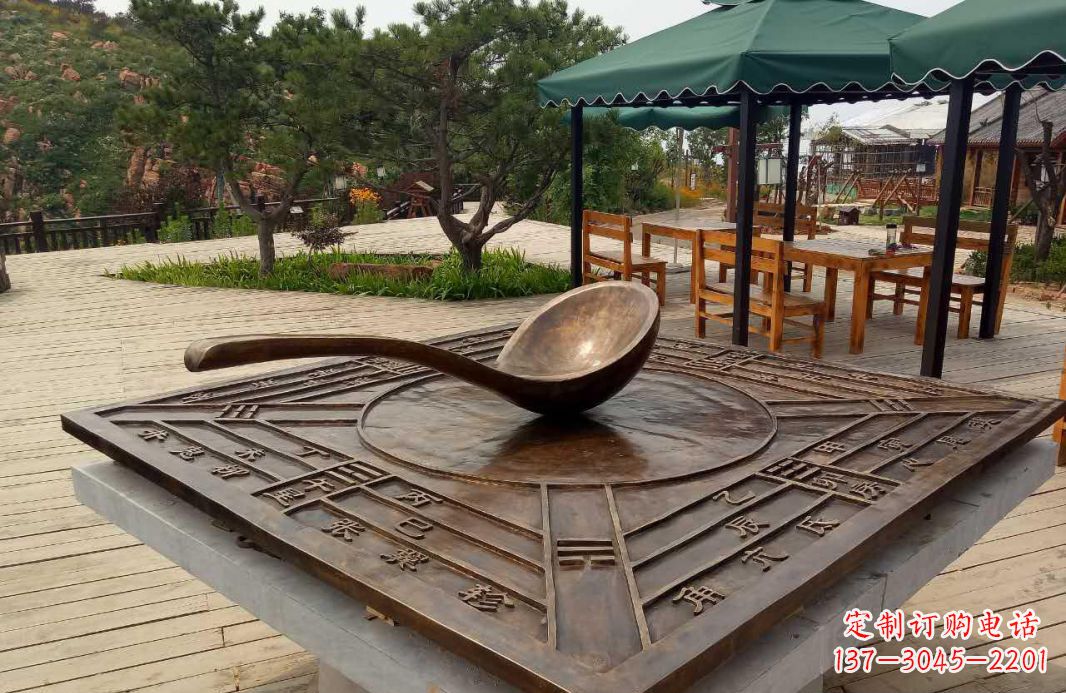 山东校园古代司南铜雕