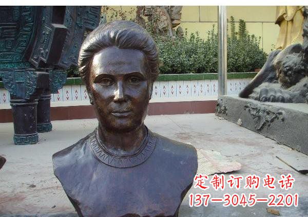 山东校园居里夫头像铜雕