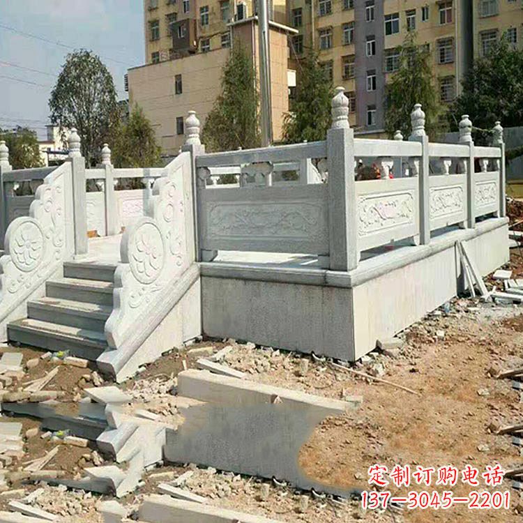 山东校园青石升旗台