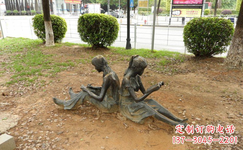 山东校园坐着看书的女孩人物铜雕