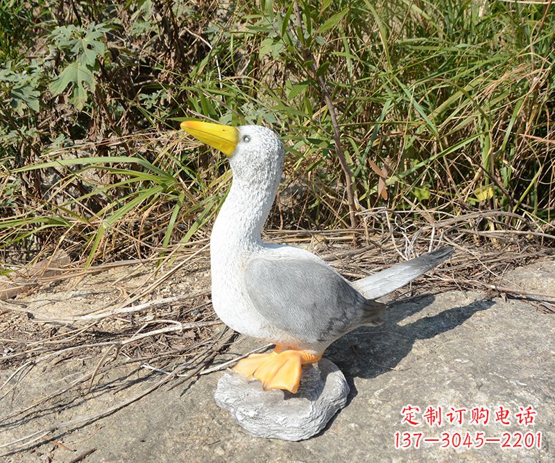 山东学校雕塑和平鸽