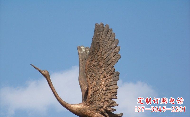 山东展翅高飞的仙鹤动物铜雕