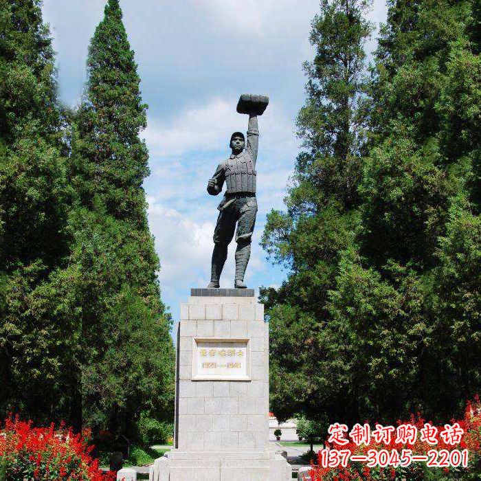 山东战斗英雄董存瑞雕塑-景区园林英雄人物景观雕塑