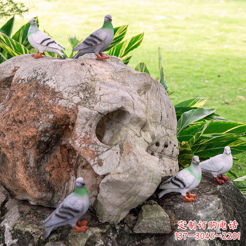 山东众人托着和平鸽雕塑
