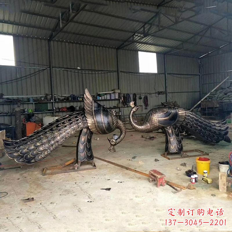 山东铸铜孔雀雕塑