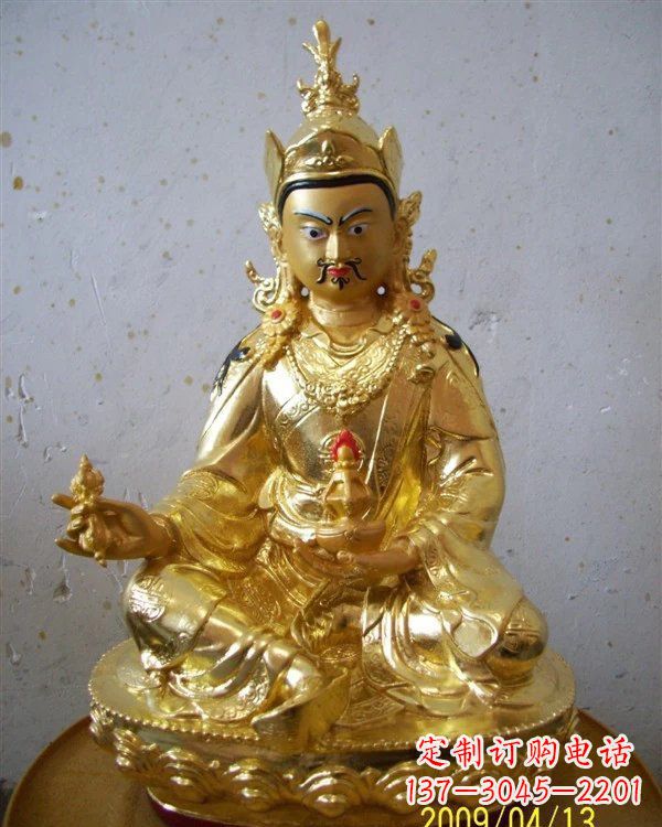 山东铸铜贴金藏佛莲花生大士雕塑